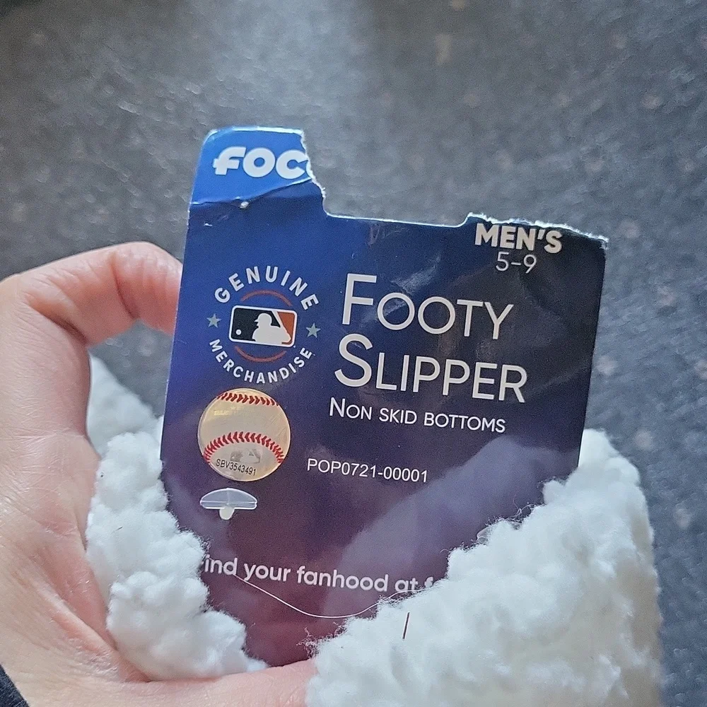 Dodger Footy Slippers - Picture 3 of 3